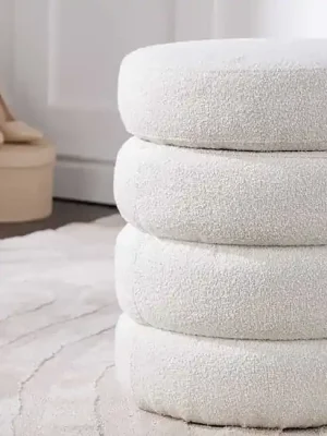 Zlevněný Moderní taburet Fashion s úložným prostorem bílá bouclé 40cm